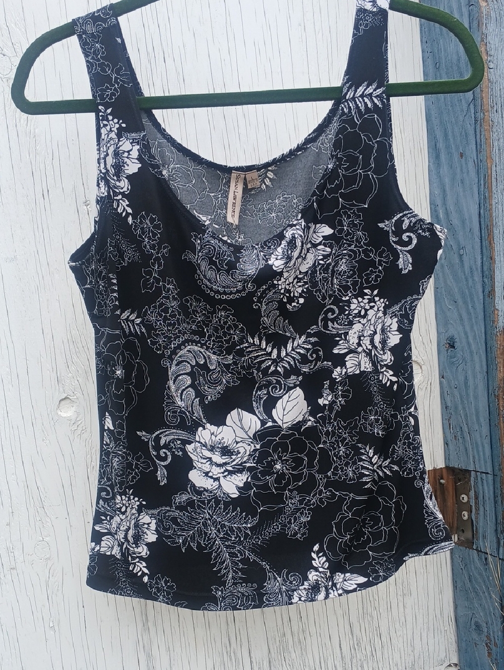 Susan Lawrence Black & White Floral Scoop Neck Tank
